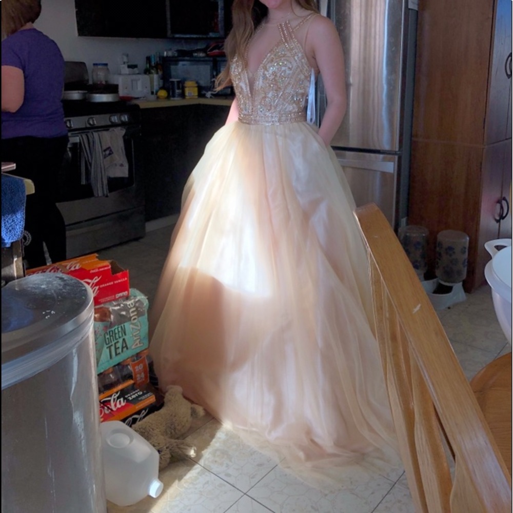 beautiful prom dress WITH POCKETS